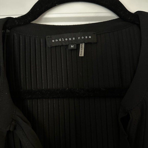 Black Endless Rose Sleveless Pleated Tie Top Size M - Picture 3 of 4